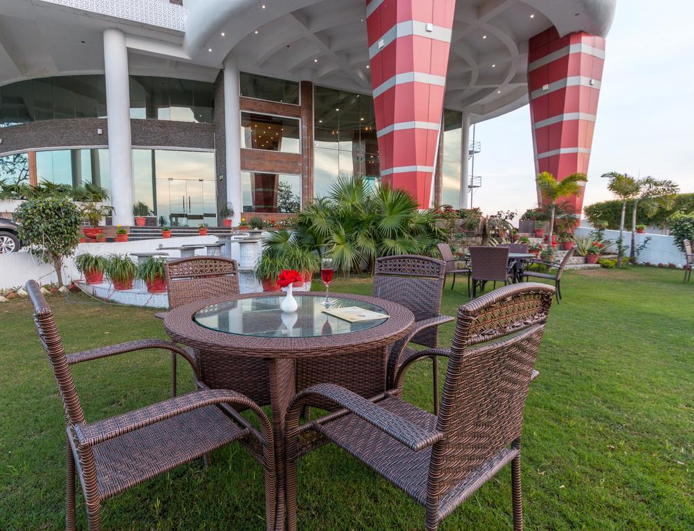 The Solitaire Dehradun Bagian luar foto