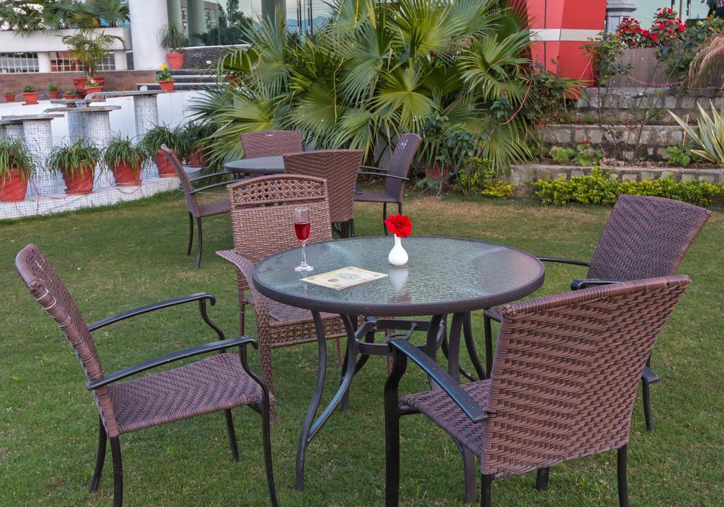 The Solitaire Dehradun Bagian luar foto
