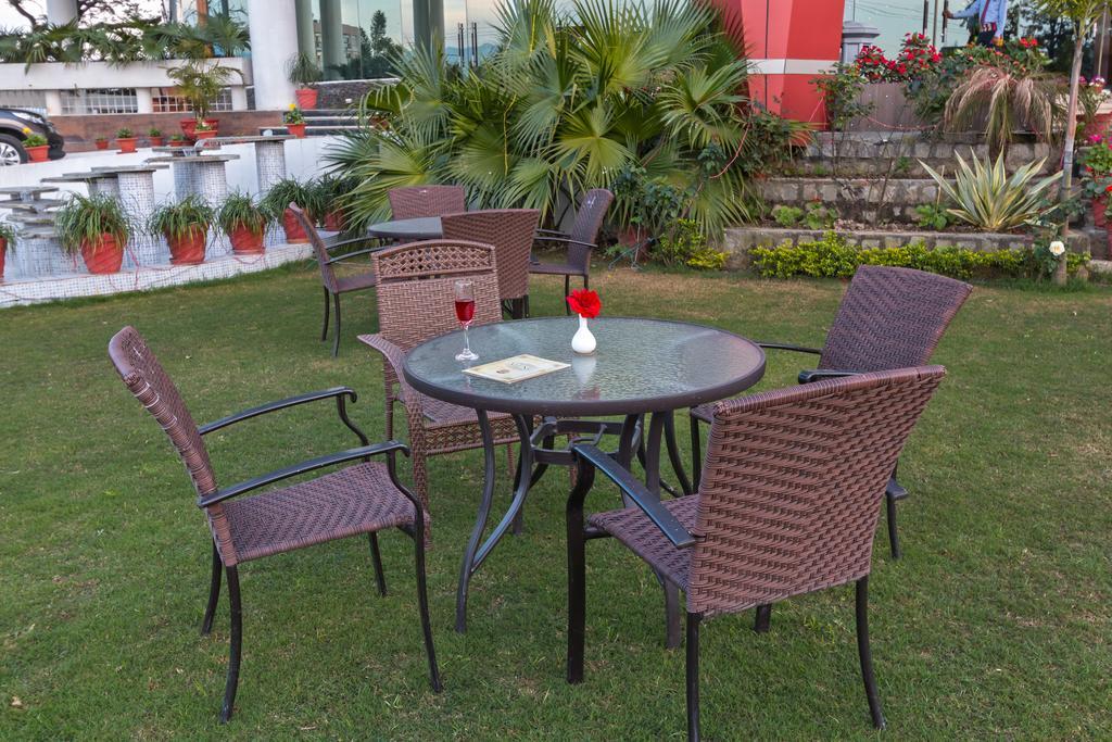 The Solitaire Dehradun Bagian luar foto